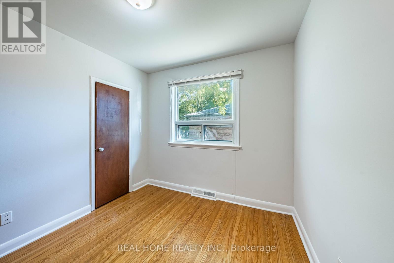 Main Floor - 401 Fernleigh Circle S, Richmond Hill, Ontario  L4C 1E7 - Photo 23 - N12472785