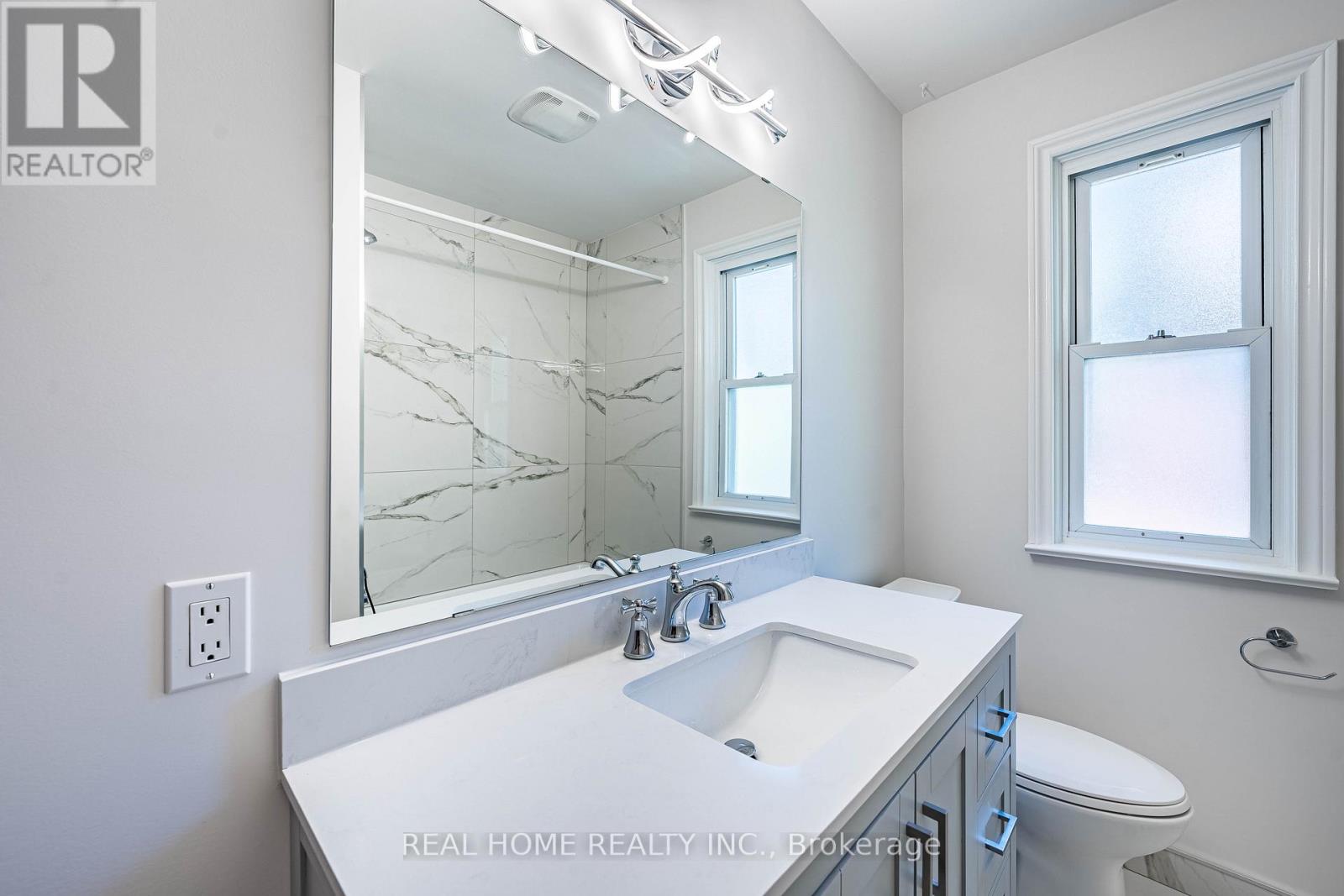 Main Floor - 401 Fernleigh Circle S, Richmond Hill, Ontario  L4C 1E7 - Photo 26 - N12472785