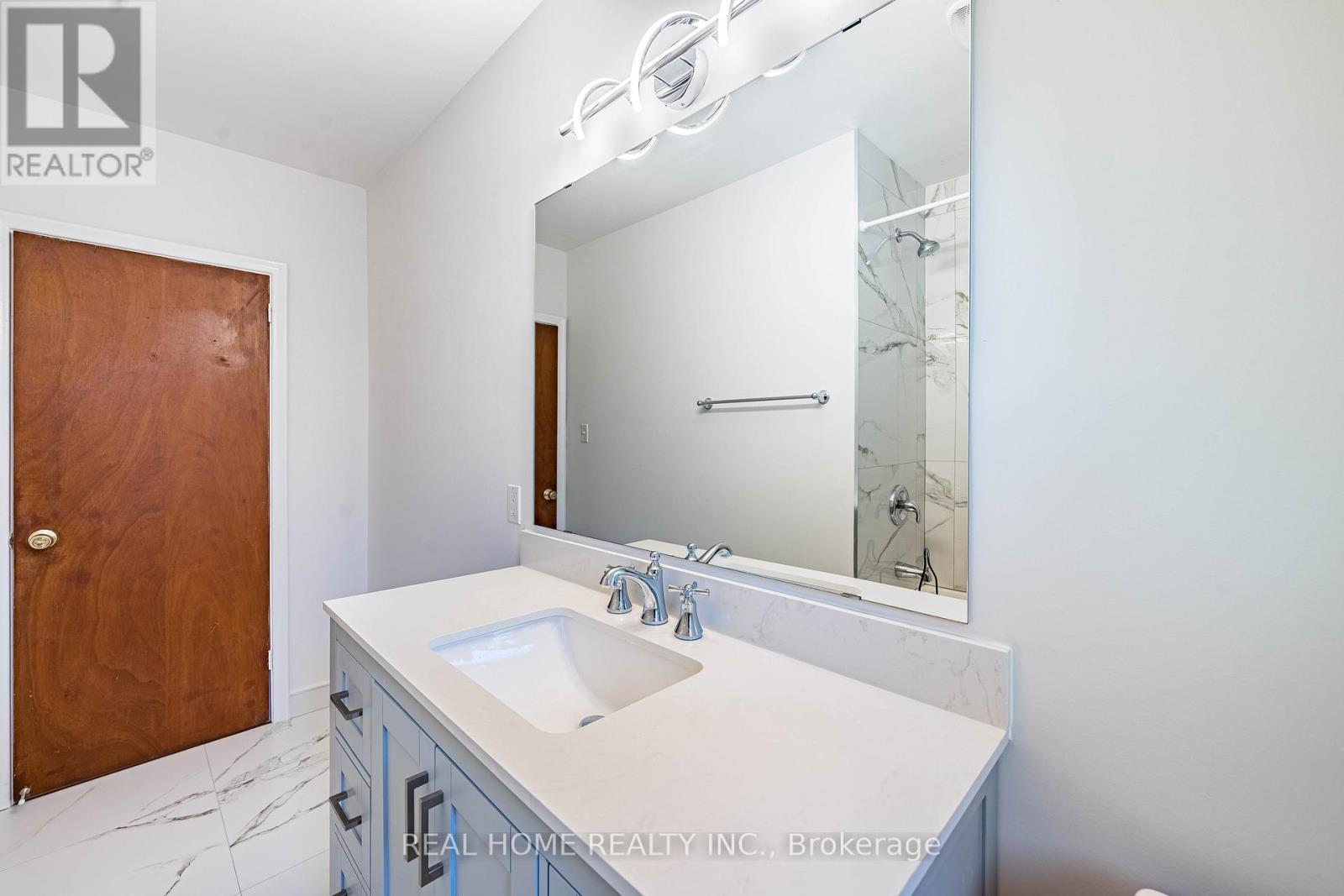 Main Floor - 401 Fernleigh Circle S, Richmond Hill, Ontario  L4C 1E7 - Photo 27 - N12472785