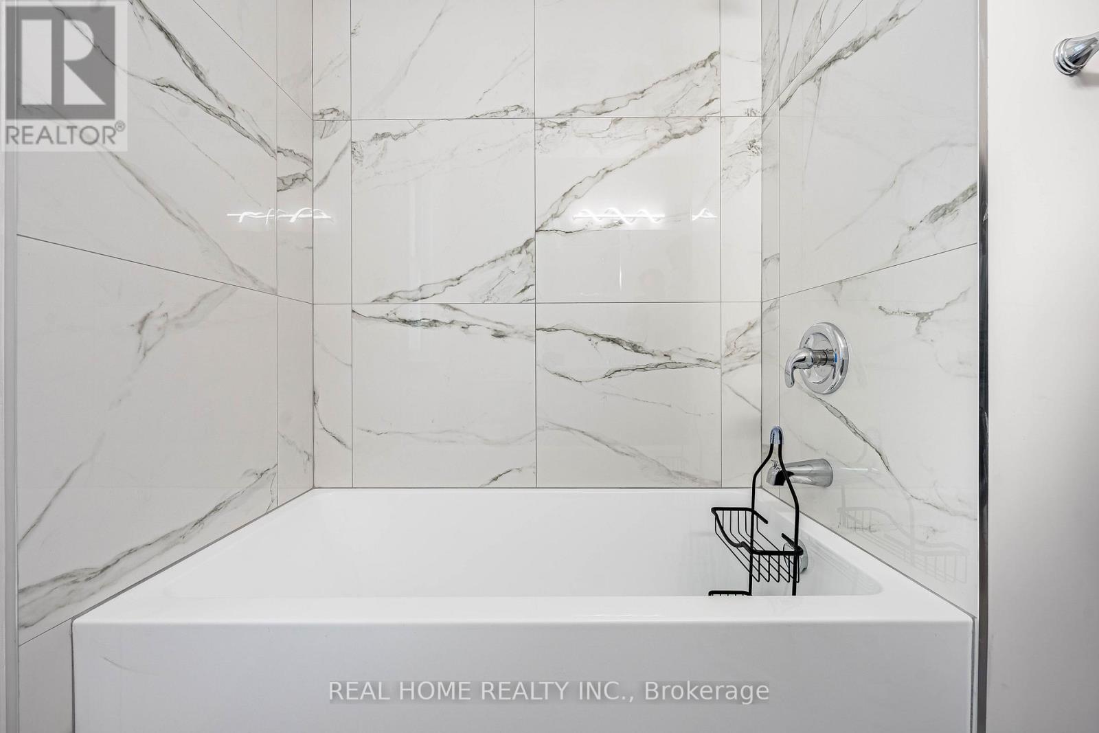 Main Floor - 401 Fernleigh Circle S, Richmond Hill, Ontario  L4C 1E7 - Photo 28 - N12472785