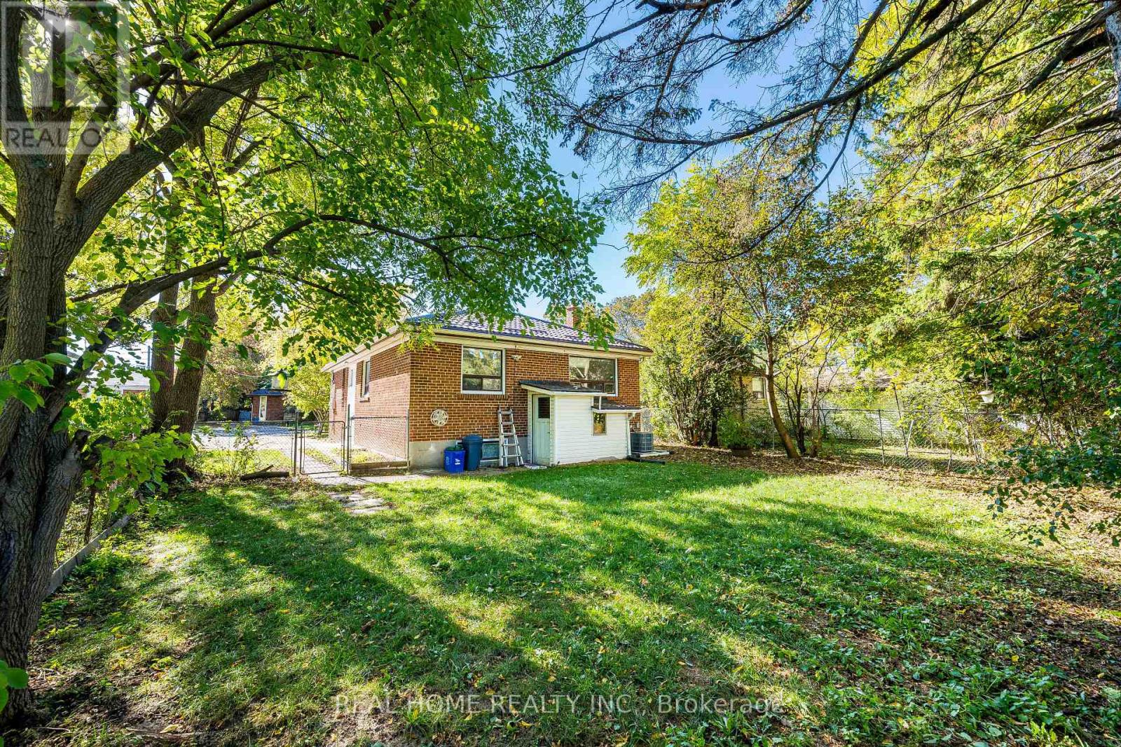 Main Floor - 401 Fernleigh Circle S, Richmond Hill, Ontario  L4C 1E7 - Photo 33 - N12472785