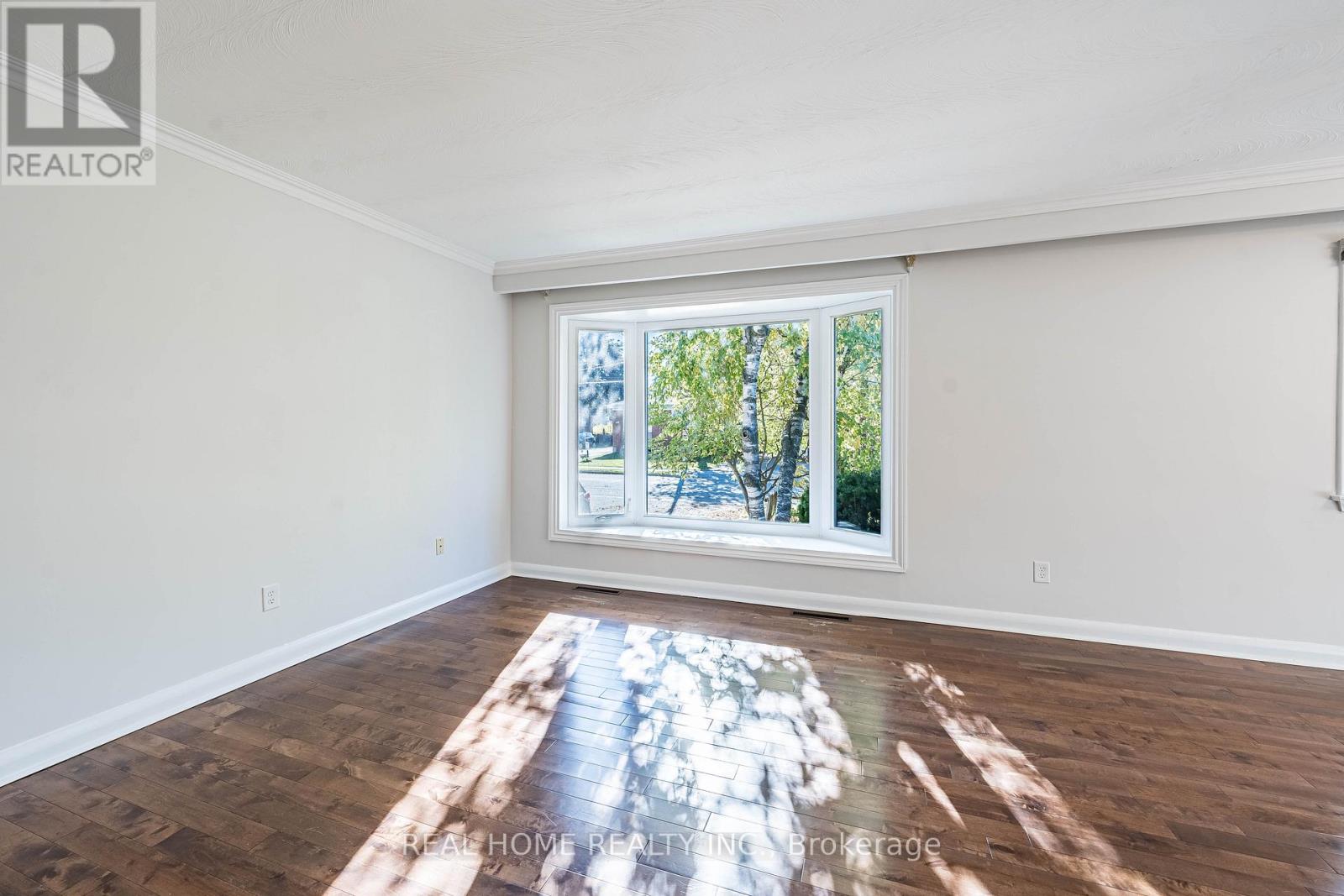 Main Floor - 401 Fernleigh Circle S, Richmond Hill, Ontario  L4C 1E7 - Photo 5 - N12472785
