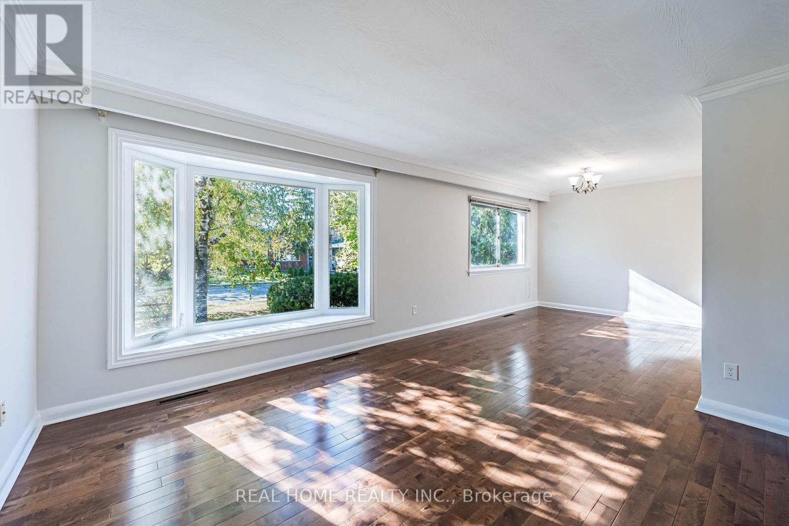 Main Floor - 401 Fernleigh Circle S, Richmond Hill, Ontario  L4C 1E7 - Photo 6 - N12472785