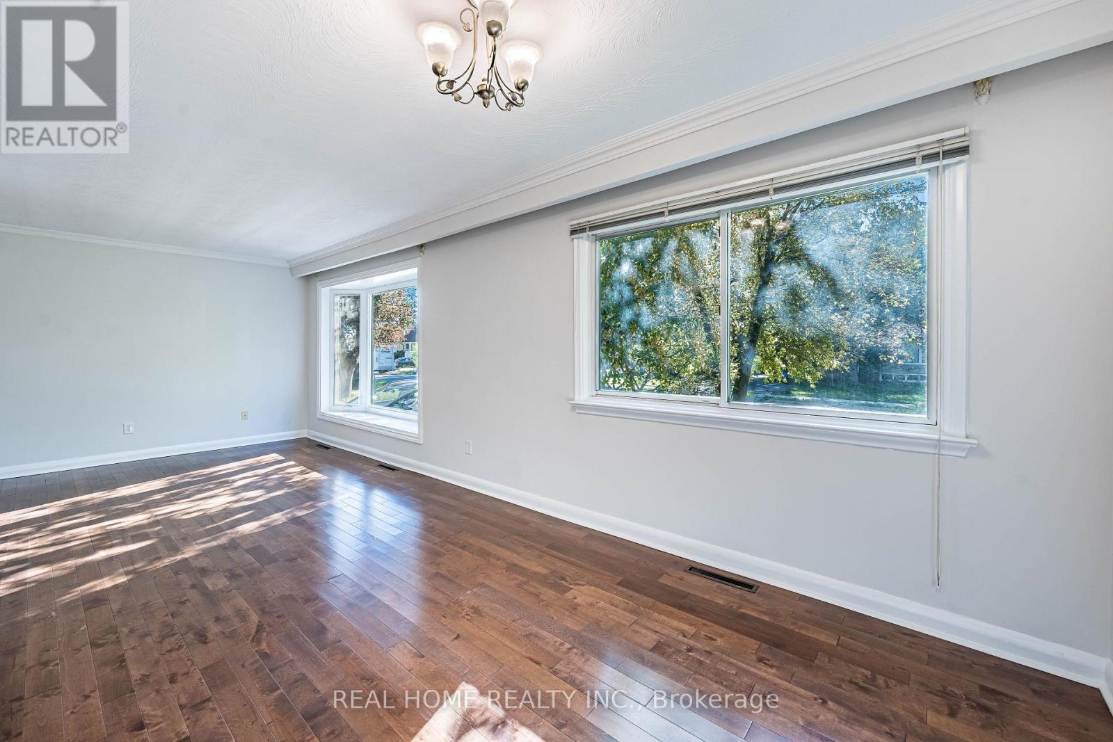 Main Floor - 401 Fernleigh Circle S, Richmond Hill, Ontario  L4C 1E7 - Photo 8 - N12472785