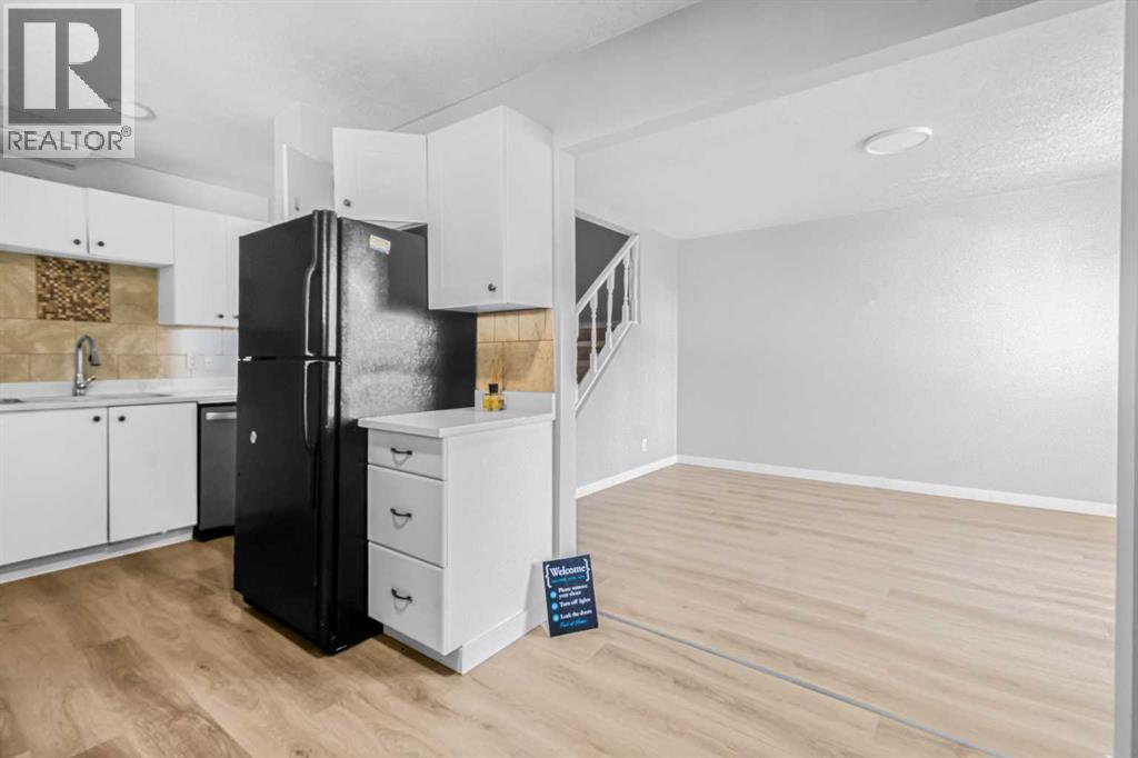 7 Doverdale Mews Se, Calgary, Alberta  T2B 1V8 - Photo 5 - A2265636