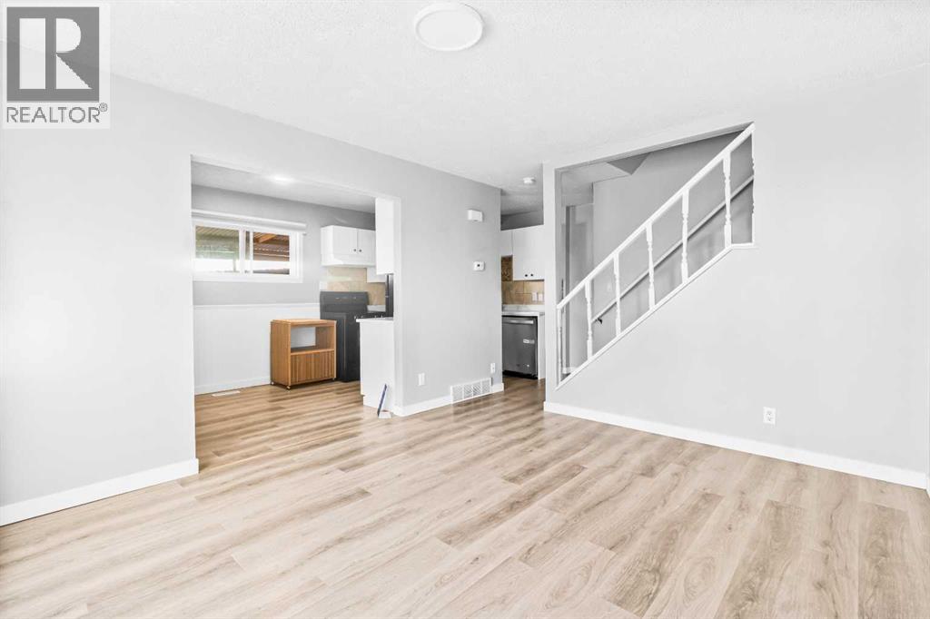 7 Doverdale Mews Se, Calgary, Alberta  T2B 1V8 - Photo 8 - A2265636