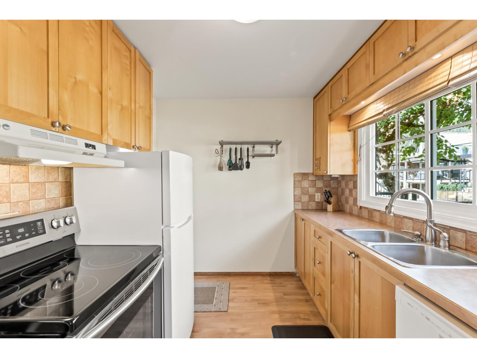 279 Fir Street, Cultus Lake North, Chilliwack, British Columbia  V2R 4Y5 - Photo 11 - R3060089