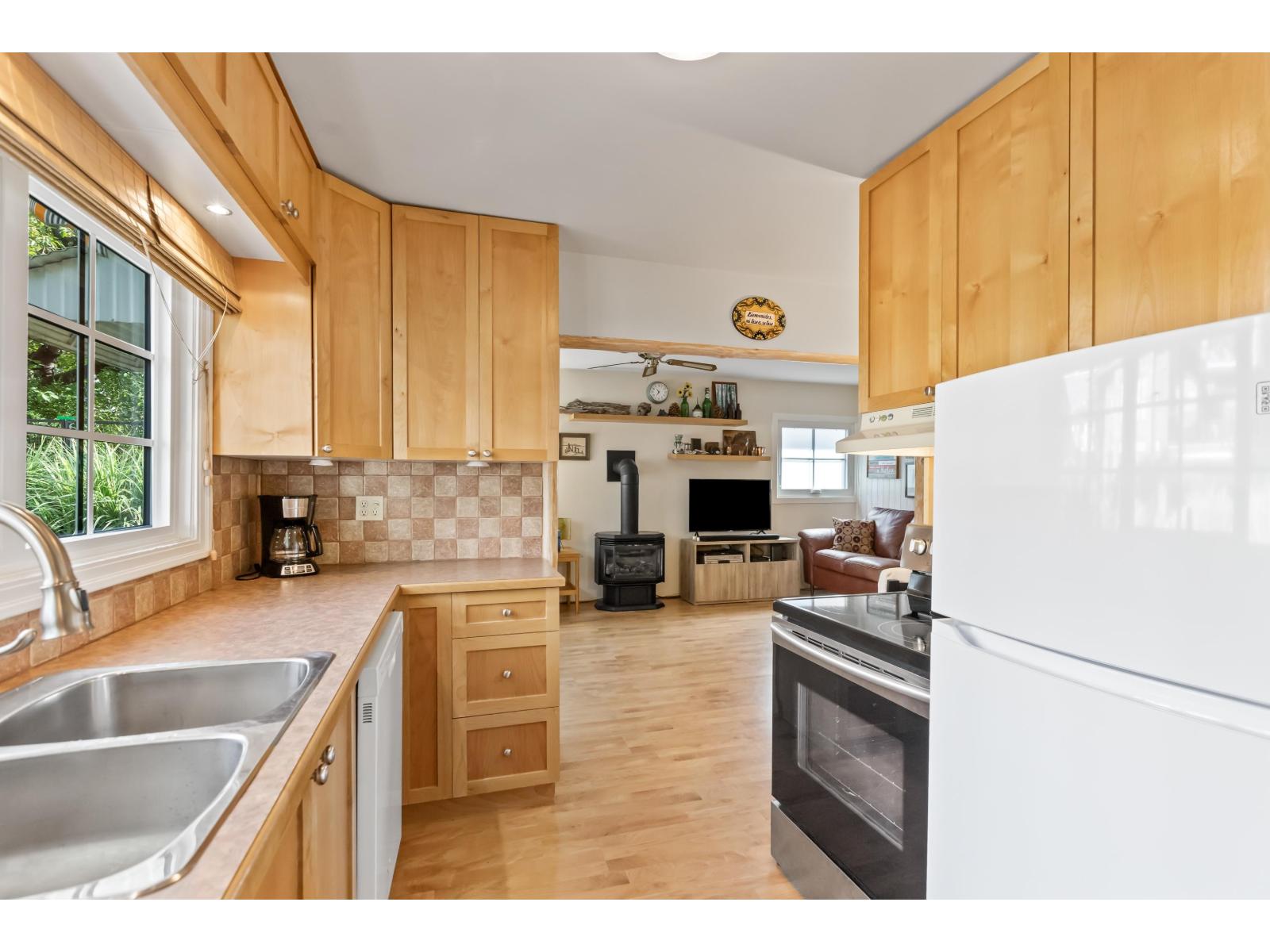 279 Fir Street, Cultus Lake North, Chilliwack, British Columbia  V2R 4Y5 - Photo 9 - R3060089