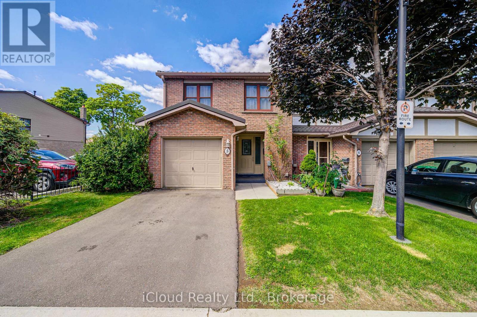 5 GLOUCESTER PLACE, Brampton, Ontario
