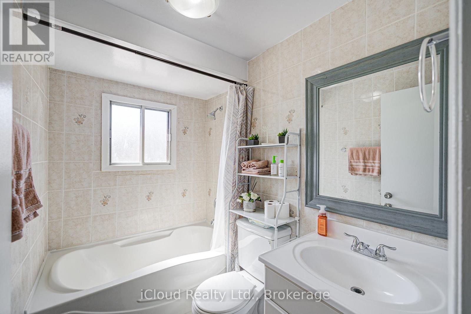 5 Gloucester Place, Brampton (Northgate), Ontario  L6S 2E5 - Photo 20 - W12472765