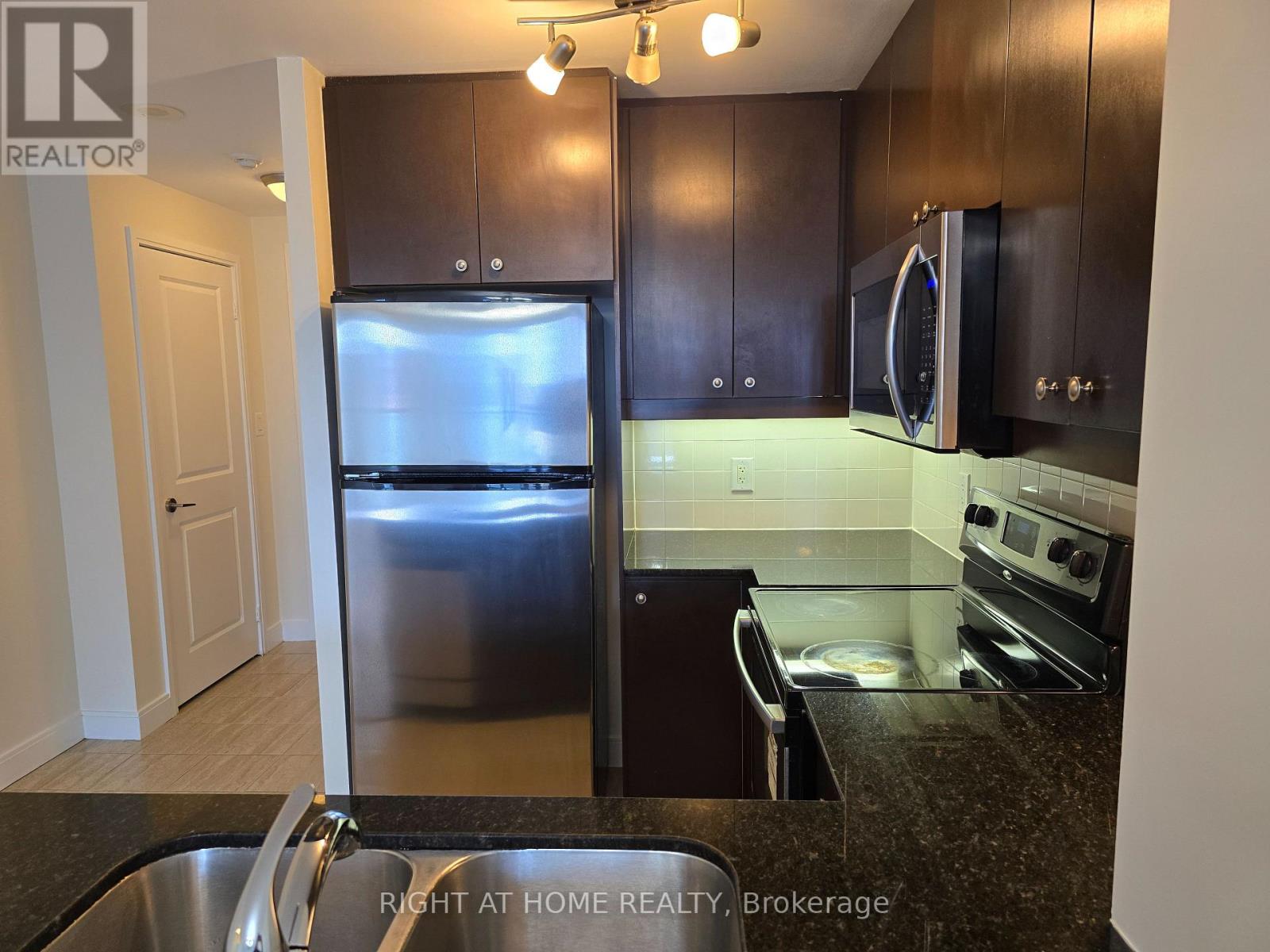 1605 - 50 Absolute Avenue, Mississauga, Ontario  L4Z 0A8 - Photo 7 - W12472777