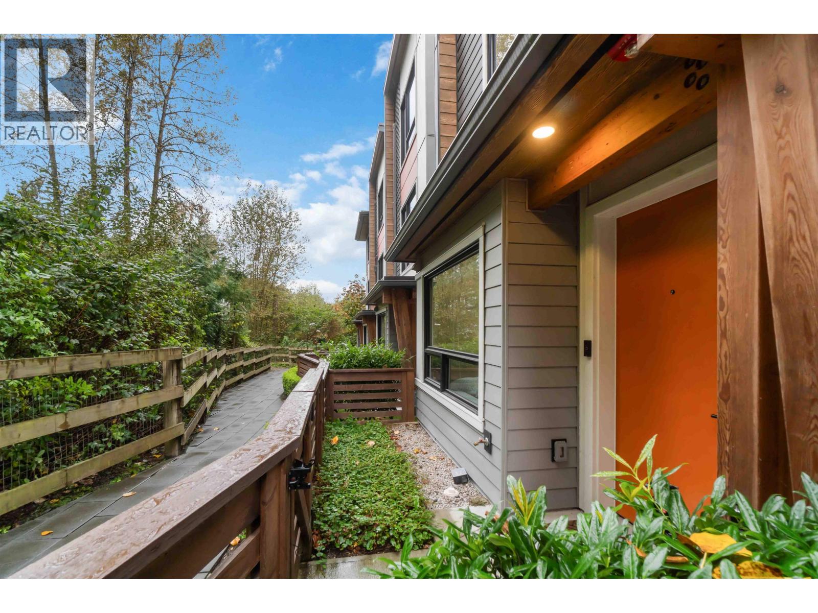 505 3105 St George Street, Port Moody, British Columbia  V3H 0J7 - Photo 3 - R3060083