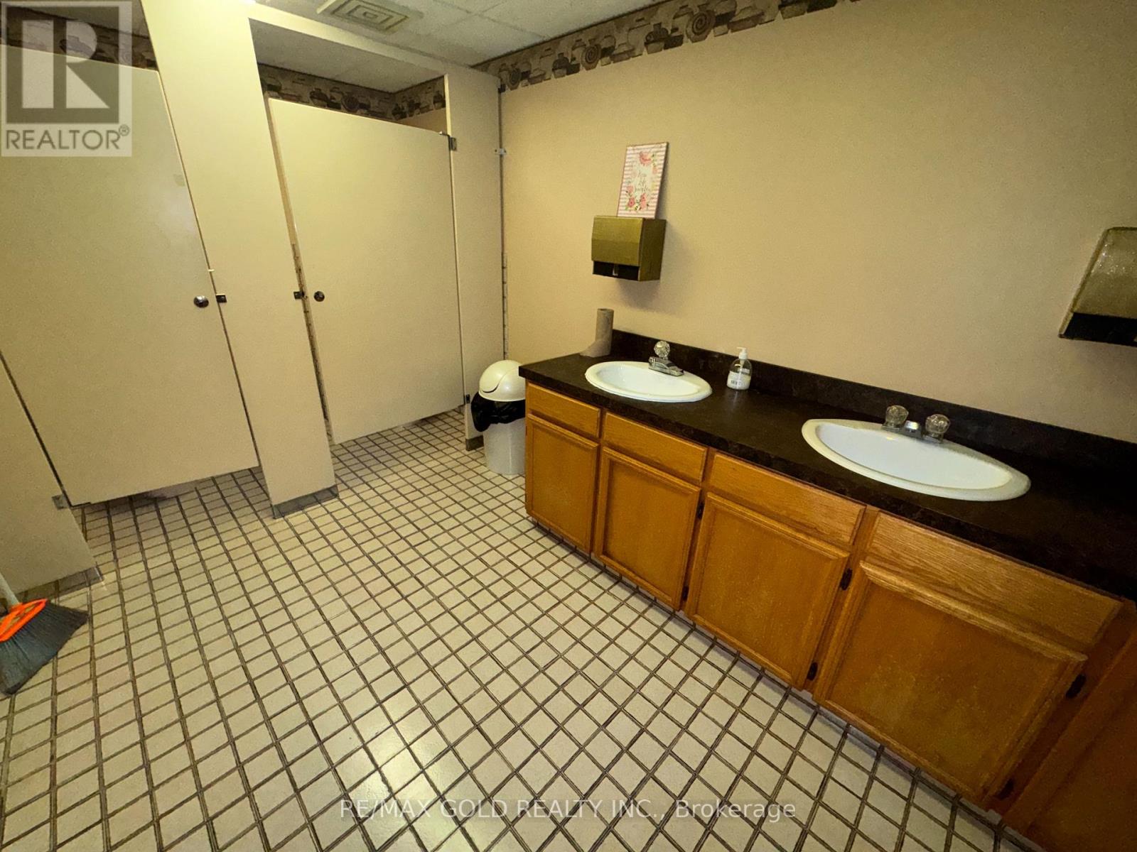 1441 Barton Street E, Hamilton, Ontario  L8H 2W7 - Photo 27 - X12449303