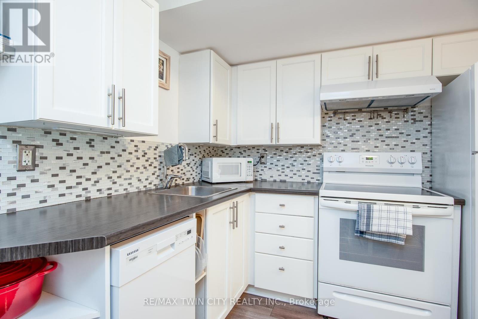 8d - 139 Brighton Street, Waterloo, Ontario  N2J 4Z5 - Photo 15 - X12472756
