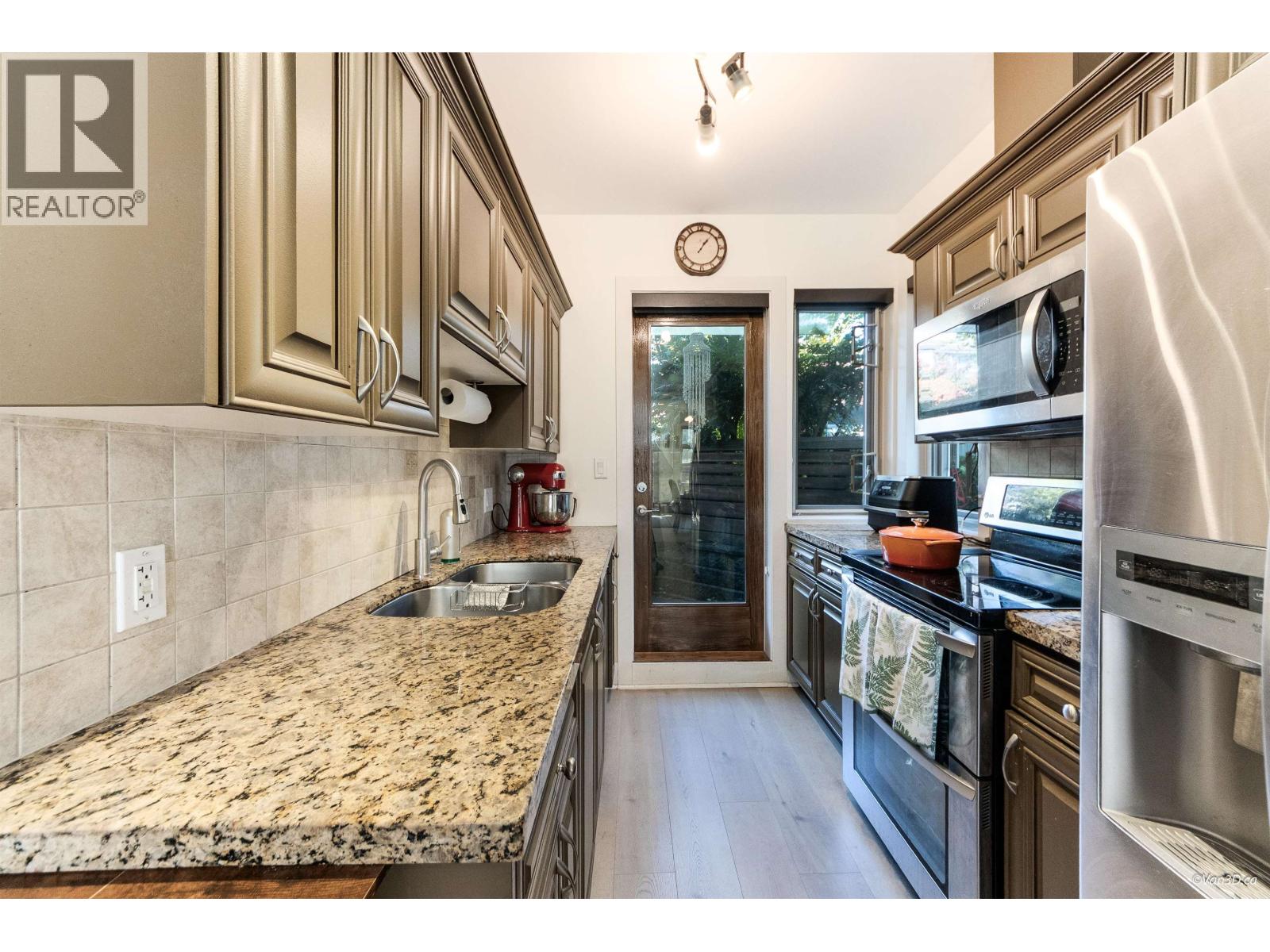9 215 E 4th Street, North Vancouver, British Columbia  V7L 1J1 - Photo 12 - R3060218