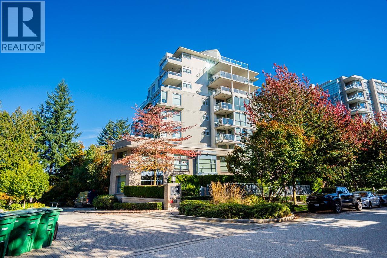 301 9262 UNIVERSITY CRESCENT, burnaby, British Columbia