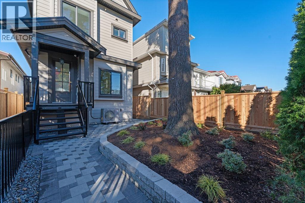 1 2447 E 41st Avenue, Vancouver, British Columbia  V5R 2W2 - Photo 2 - R3060266