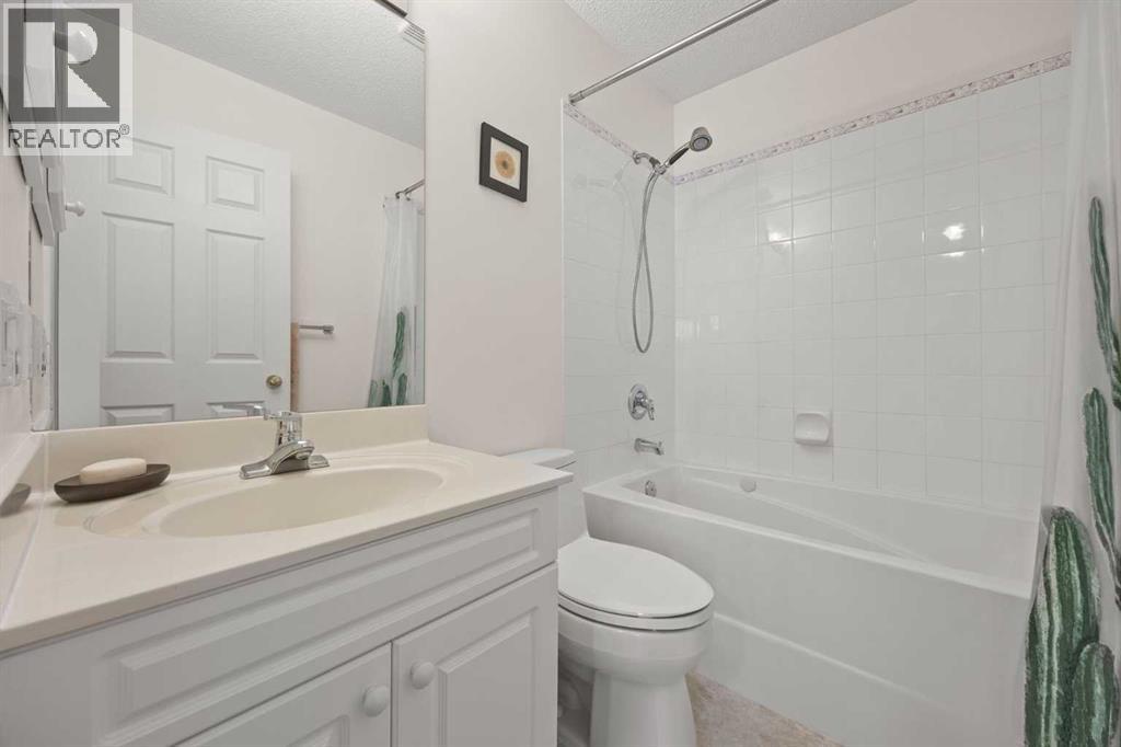 71 Somercrest Close Sw, Calgary, Alberta  T2Y 3H8 - Photo 17 - A2246831