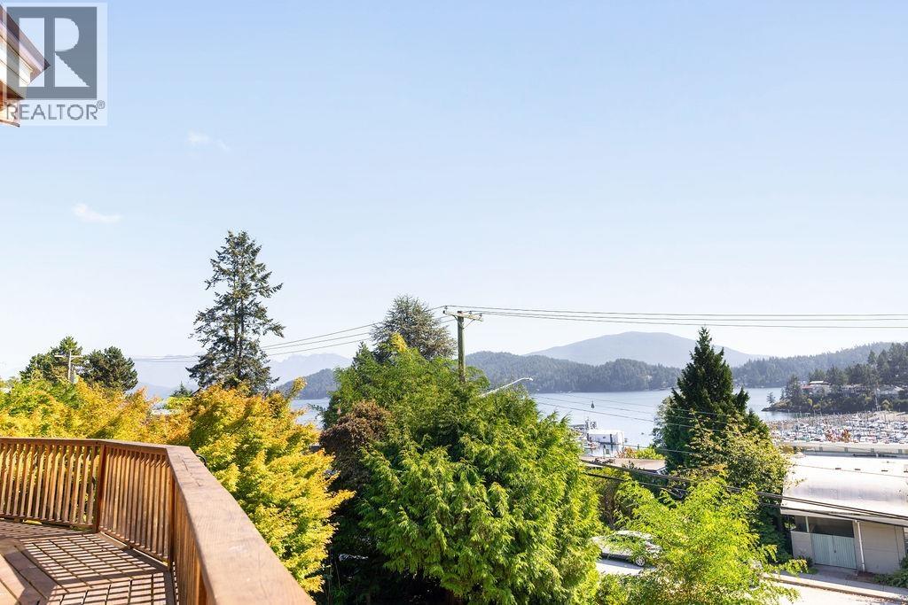 477 S Fletcher Road, Gibsons, British Columbia  V0N 1V3 - Photo 15 - R3060254