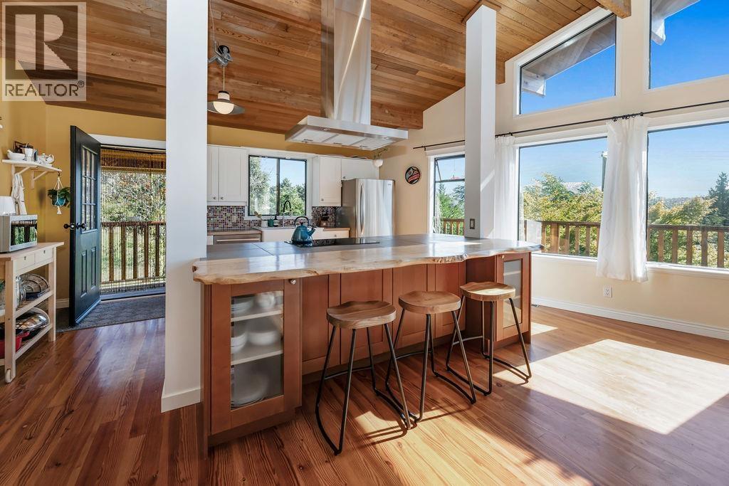 477 S Fletcher Road, Gibsons, British Columbia  V0N 1V3 - Photo 4 - R3060254