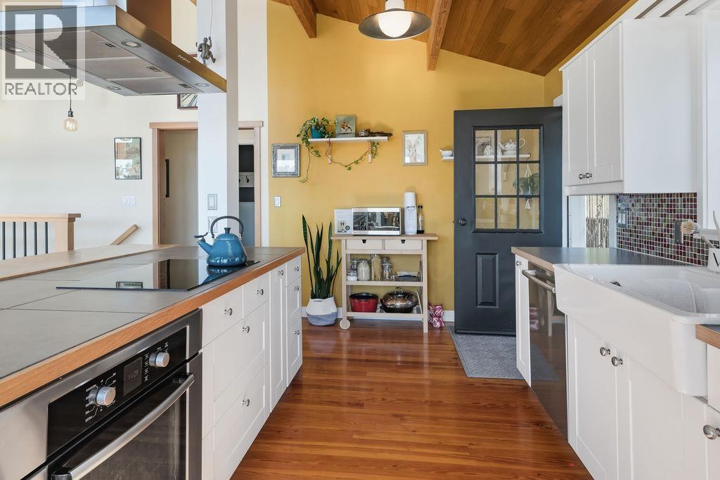 477 S Fletcher Road, Gibsons, British Columbia  V0N 1V3 - Photo 5 - R3060254