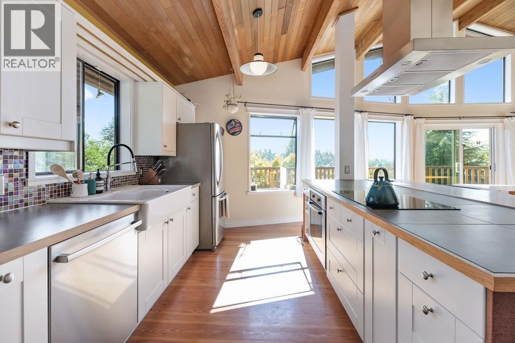 477 S Fletcher Road, Gibsons, British Columbia  V0N 1V3 - Photo 7 - R3060254