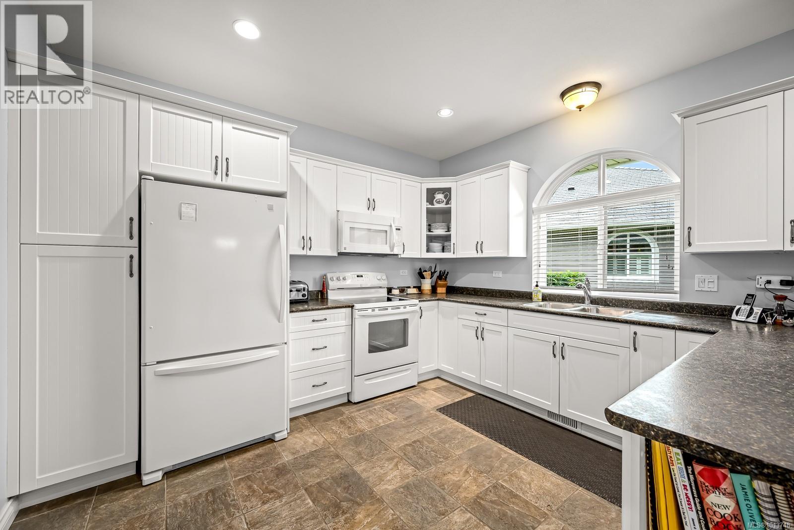 261 3399 Crown Isle Dr, Courtenay, British Columbia  V9N 9X7 - Photo 4 - 1013748