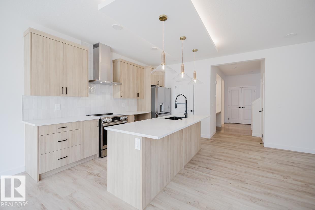 8219 KIRIAK LO SW, edmonton, Alberta