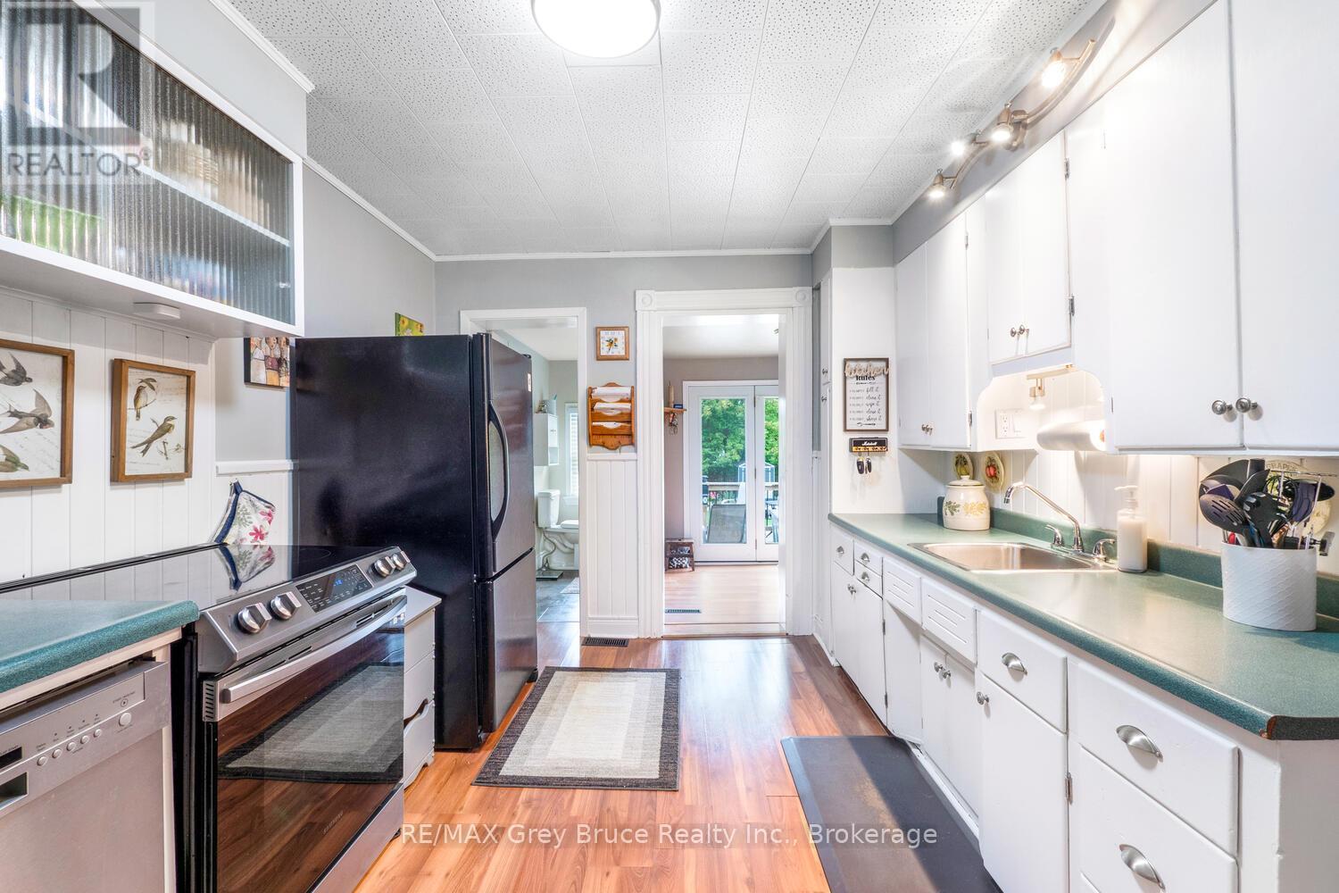 478 13th Street W, Owen Sound, Ontario  N4K 1W7 - Photo 11 - X12433573