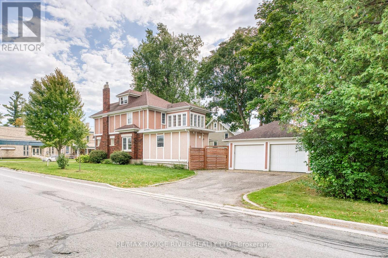 18 VICTORIA STREET, Perth, Ontario