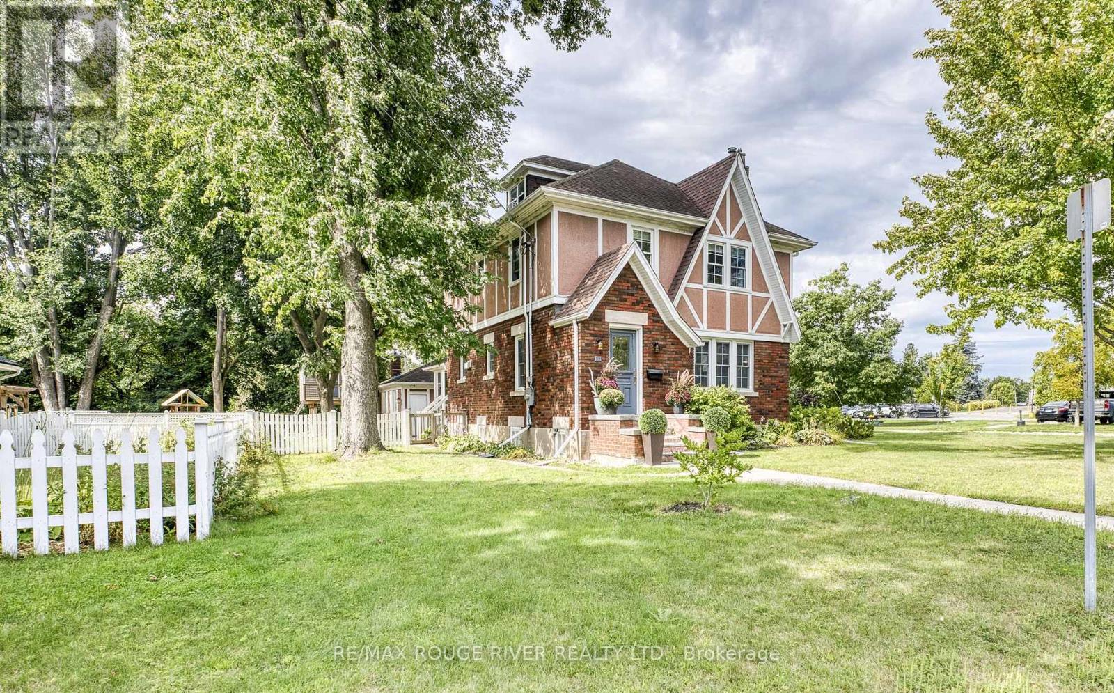 18 Victoria Street, Perth, Ontario  K7H 2H6 - Photo 3 - X12389896