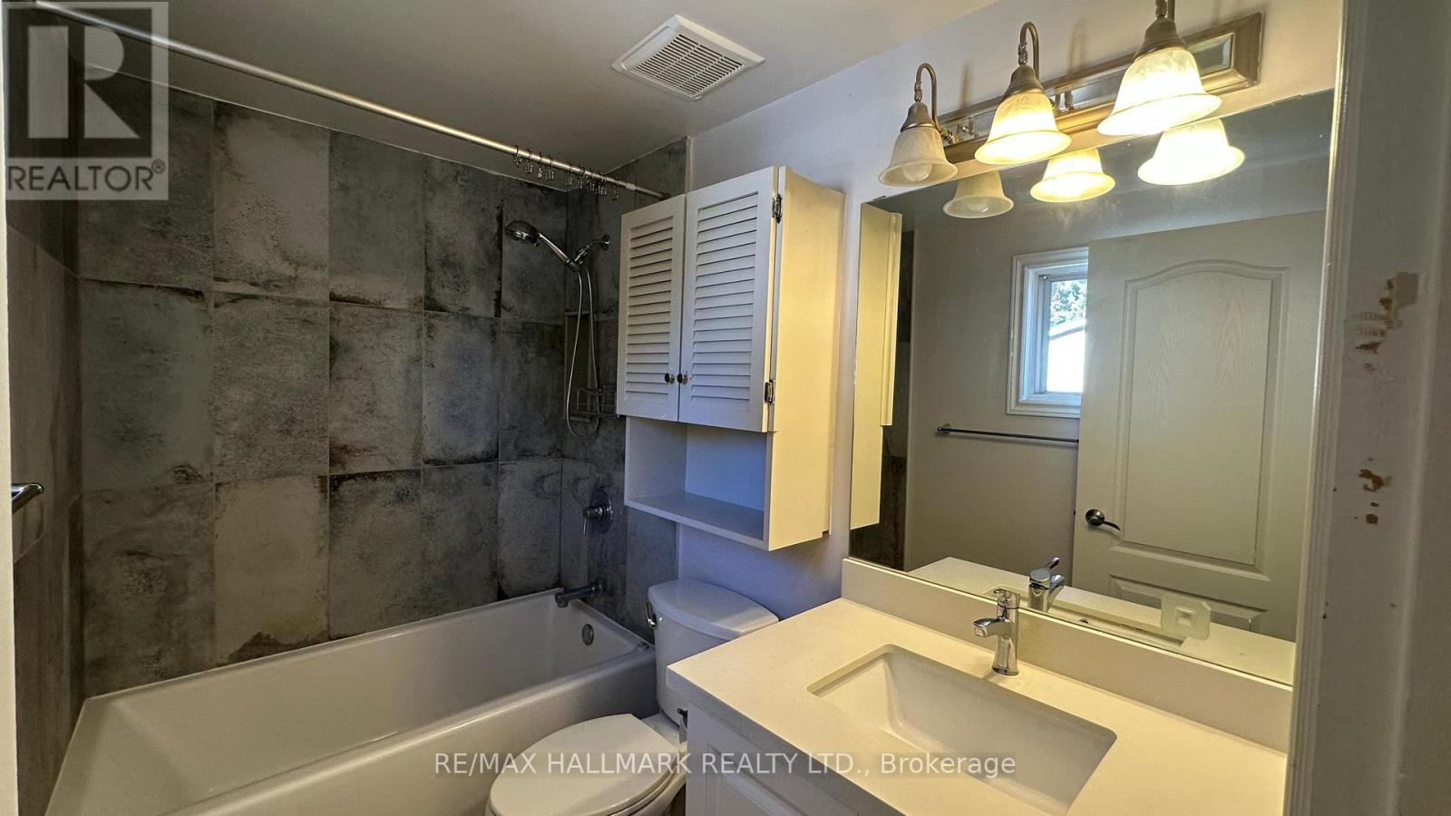 361 Terry Drive, Newmarket, Ontario  L3Y 5E7 - Photo 10 - N12472807