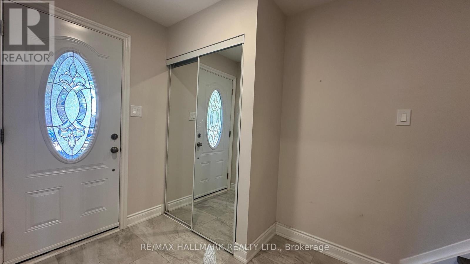 361 Terry Drive, Newmarket, Ontario  L3Y 5E7 - Photo 2 - N12472807