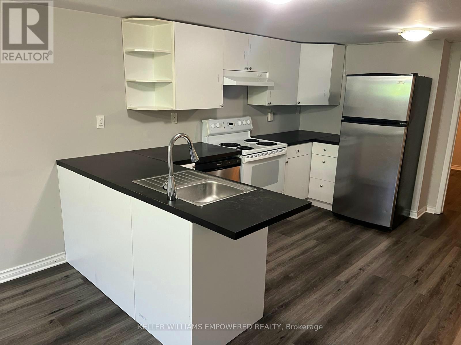 Lower - 17 Collins Crescent, Aurora, Ontario  L4G 2W1 - Photo 7 - N12472808