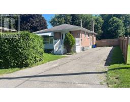 LOWER - 17 COLLINS CRESCENT, Aurora, Ontario