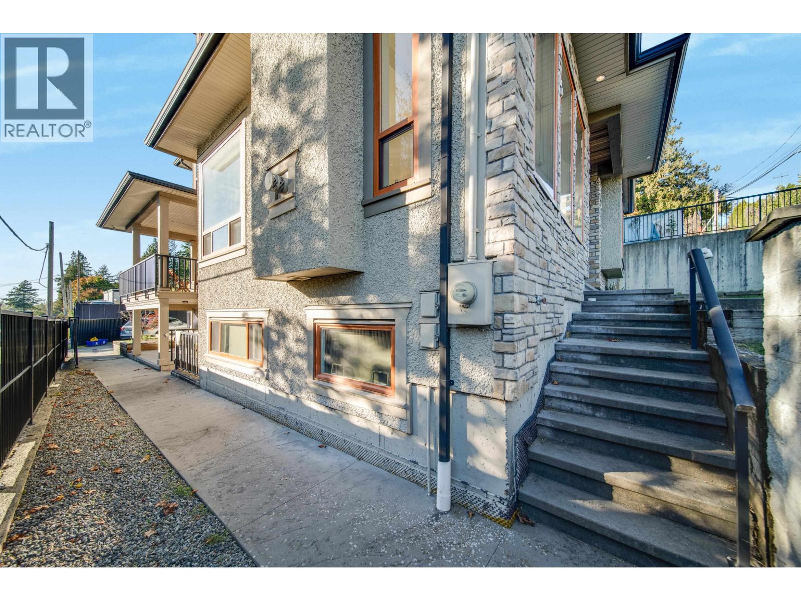 8543 Royal Oak Avenue, Burnaby, British Columbia  V5J 4L5 - Photo 10 - R3056402