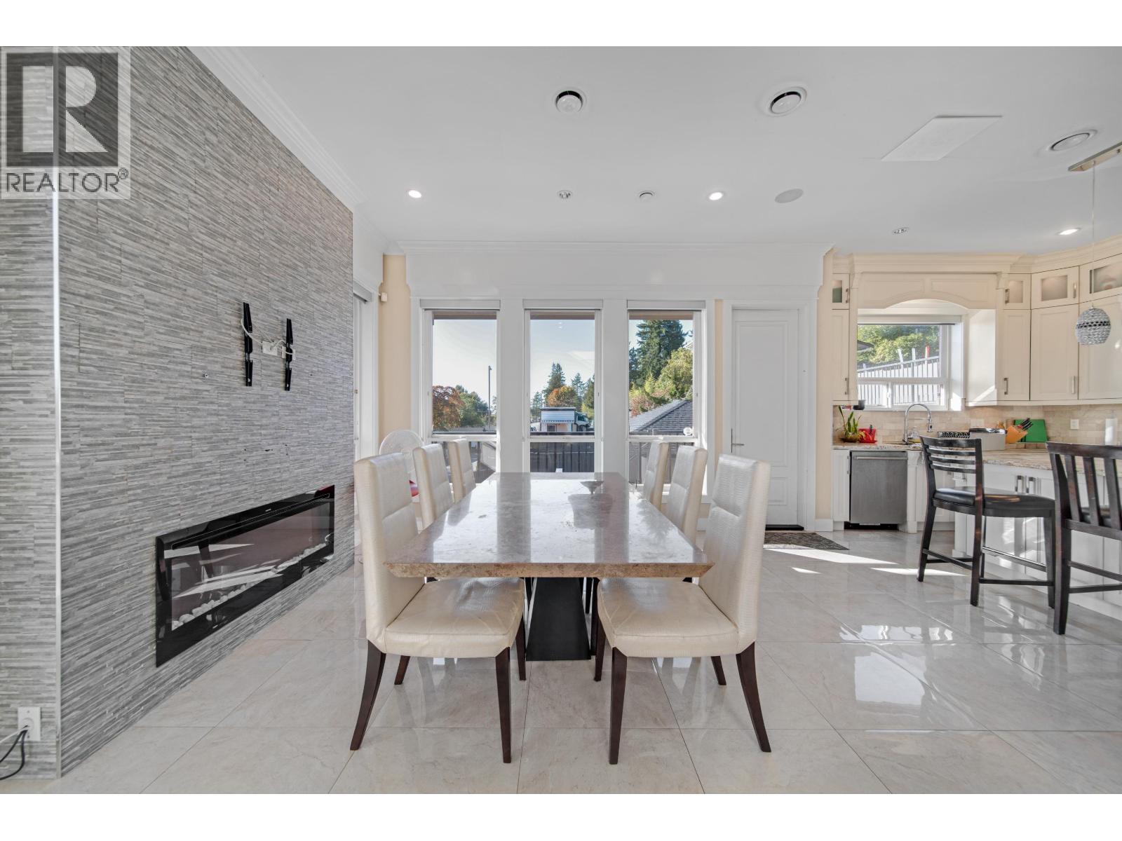 8543 Royal Oak Avenue, Burnaby, British Columbia  V5J 4L5 - Photo 5 - R3056402