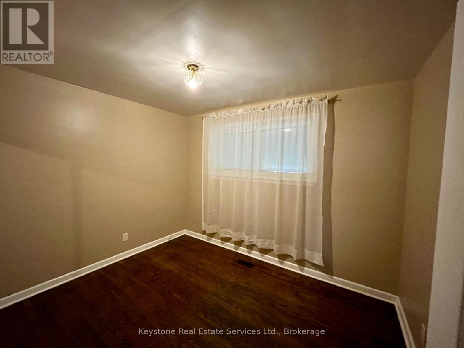 Main Floor - 426 Seabourne Drive S, Oakville, Ontario  L6L 4G2 - Photo 10 - W12472845
