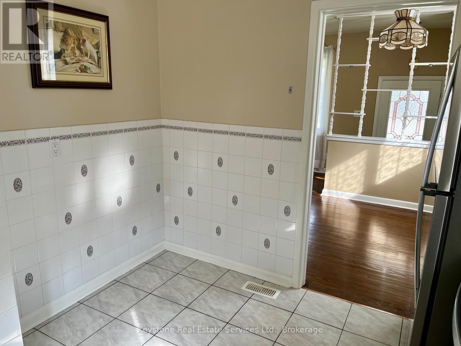 Main Floor - 426 Seabourne Drive S, Oakville, Ontario  L6L 4G2 - Photo 6 - W12472845