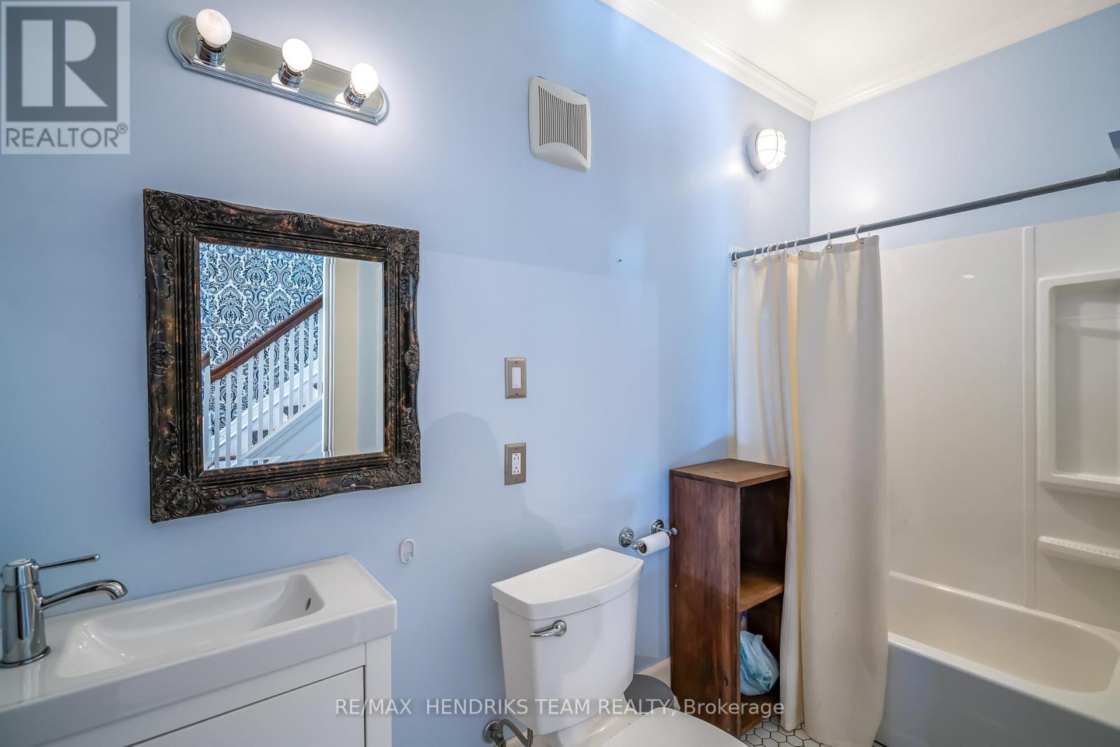 153 Geneva Street, St. Catharines, Ontario  L2R 4N7 - Photo 11 - X12472827