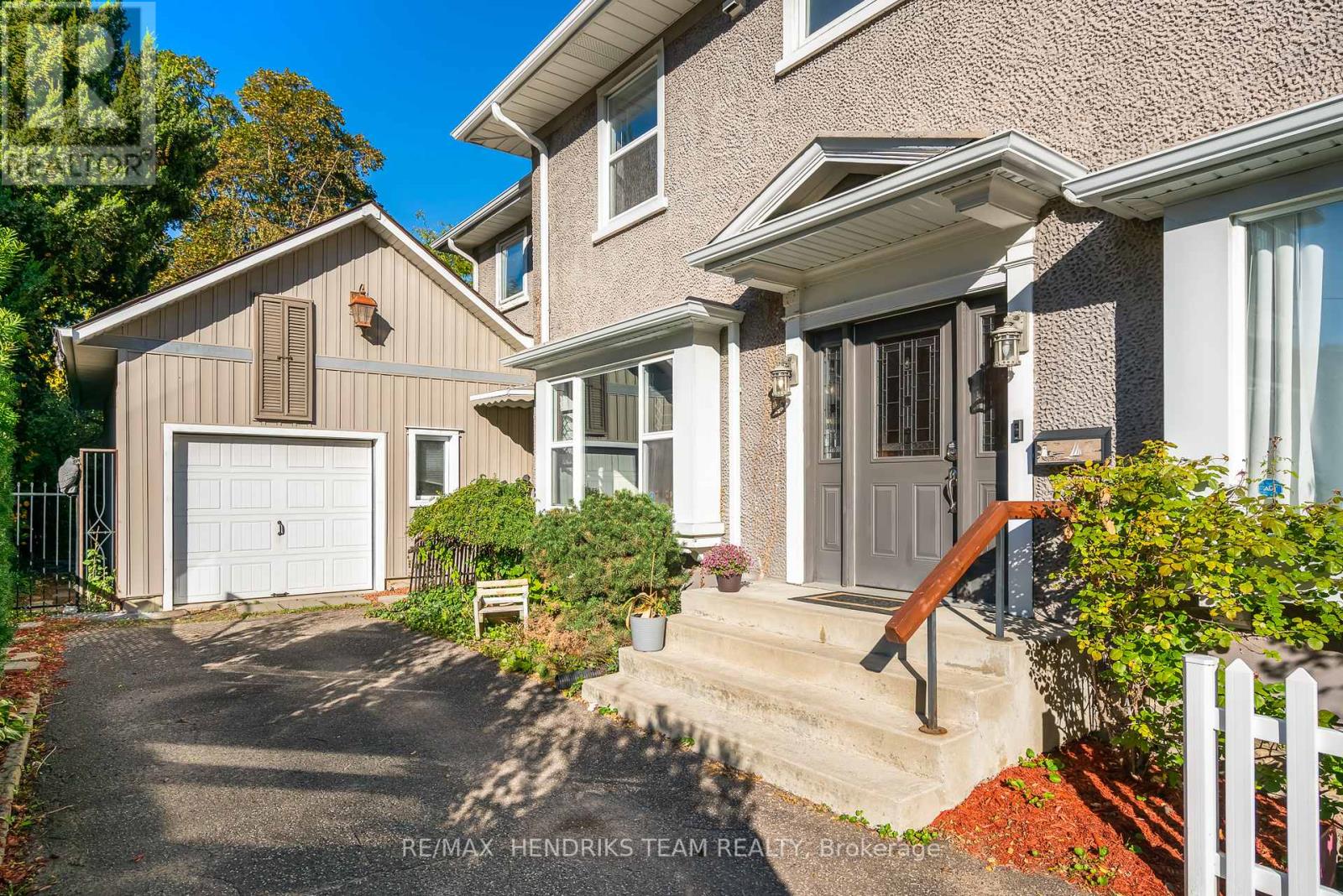 153 Geneva Street, St. Catharines, Ontario  L2R 4N7 - Photo 2 - X12472827