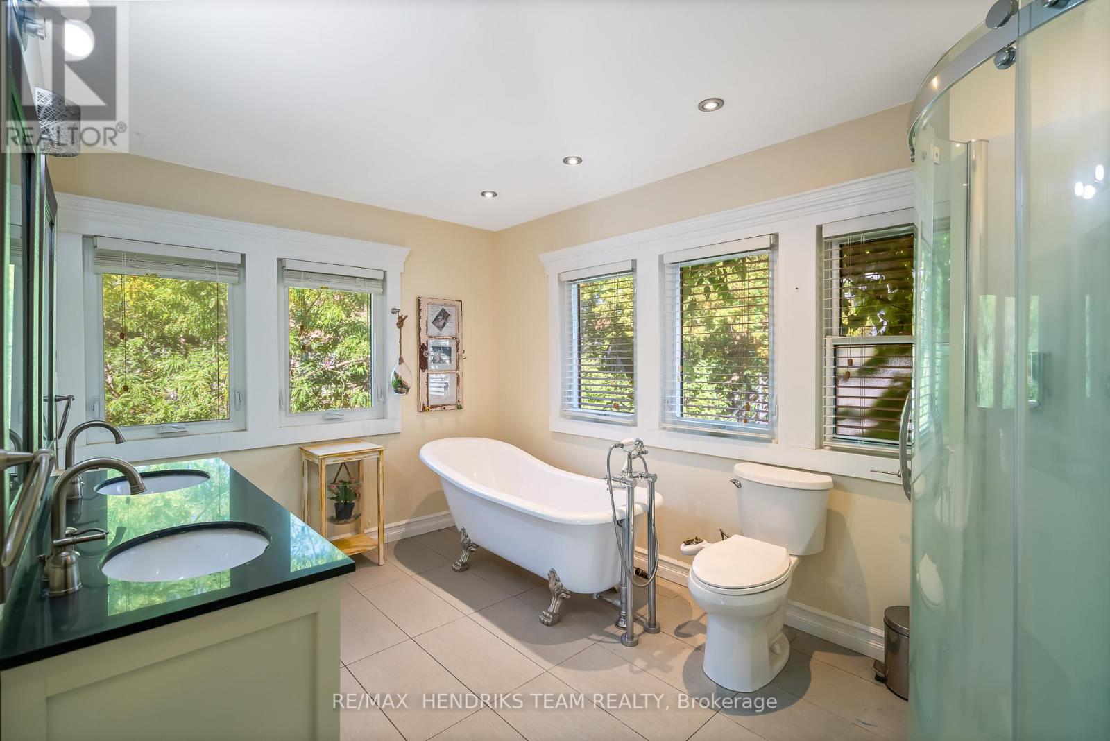 153 Geneva Street, St. Catharines, Ontario  L2R 4N7 - Photo 20 - X12472827