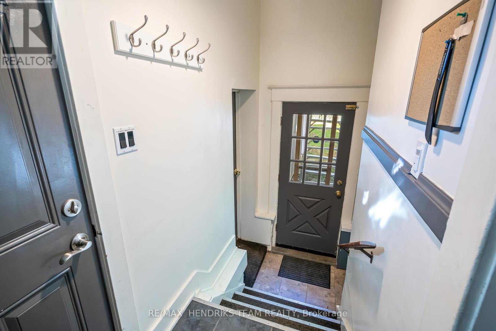 153 Geneva Street, St. Catharines, Ontario  L2R 4N7 - Photo 26 - X12472827
