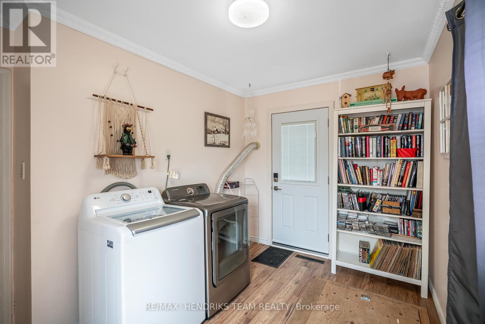 7 Elmwood Avenue, St. Catharines, Ontario  L2R 2T5 - Photo 13 - X12472829