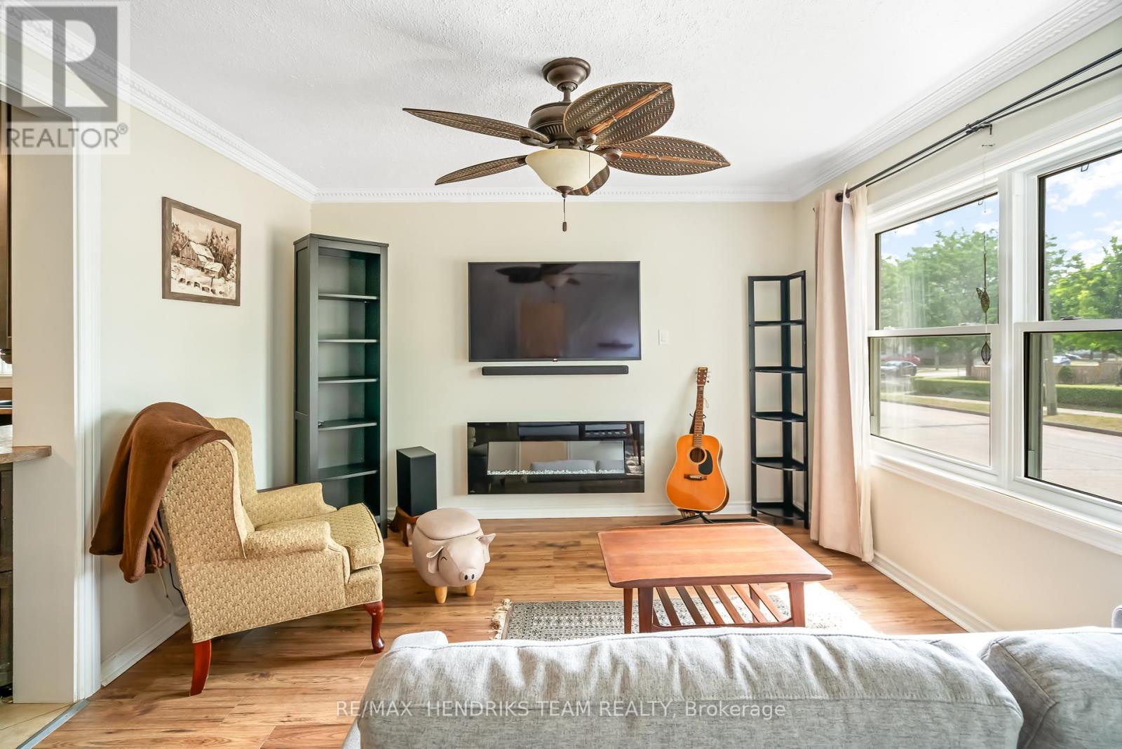 7 Elmwood Avenue, St. Catharines, Ontario  L2R 2T5 - Photo 4 - X12472829