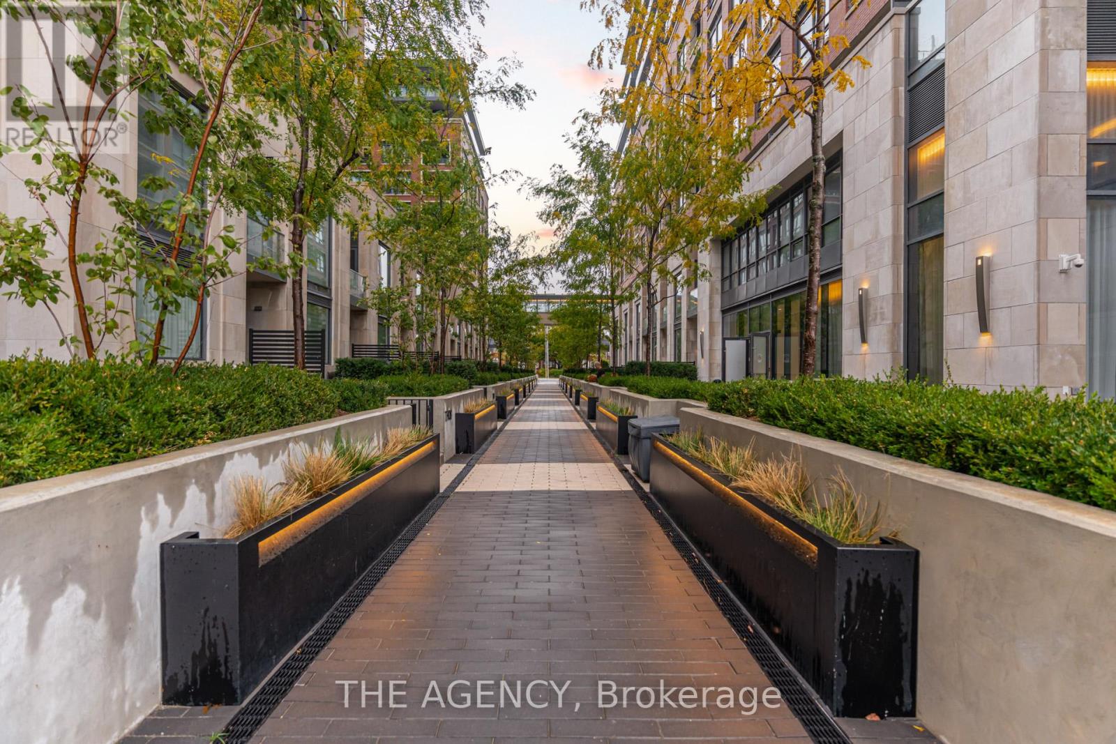 Th05 - 33 Frederick Todd Way, Toronto, Ontario  M4G 0C9 - Photo 17 - C12472632