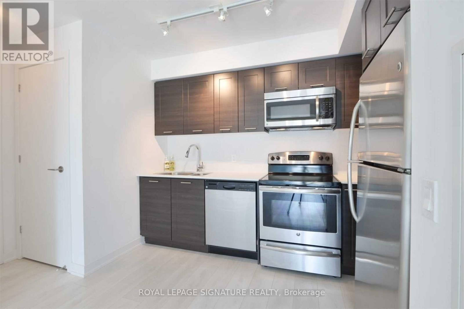 805 - 2200 Lakeshore Boulevard W, Toronto, Ontario  M6H 4K8 - Photo 11 - W12472803