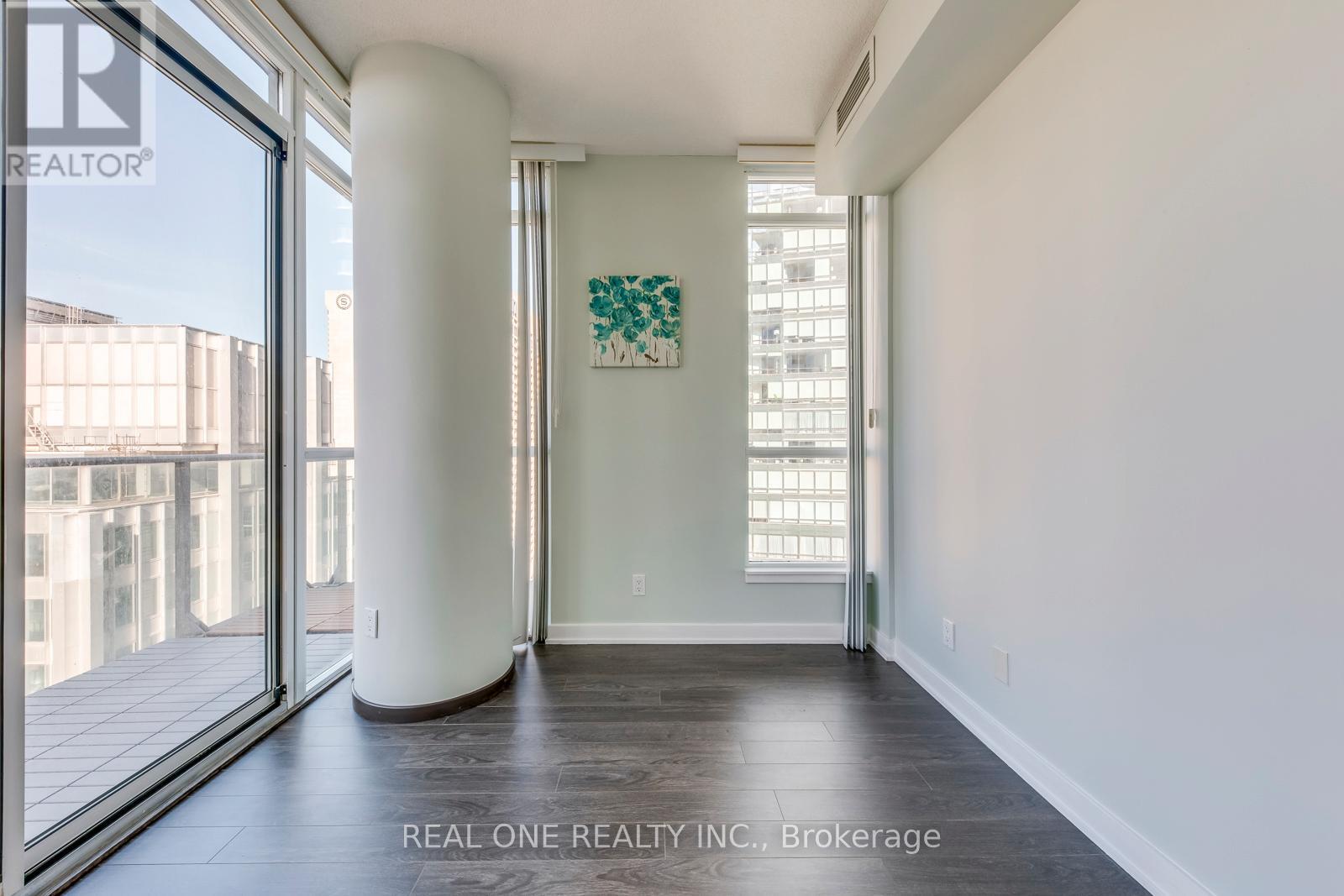 2007 - 126 Simcoe Street, Toronto (Waterfront Communities), Ontario  M5H 4E6 - Photo 13 - C12472840