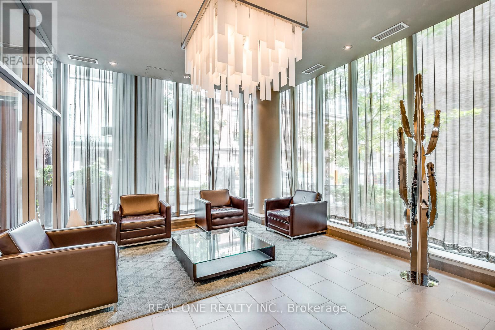 2007 - 126 Simcoe Street, Toronto (Waterfront Communities), Ontario  M5H 4E6 - Photo 4 - C12472840