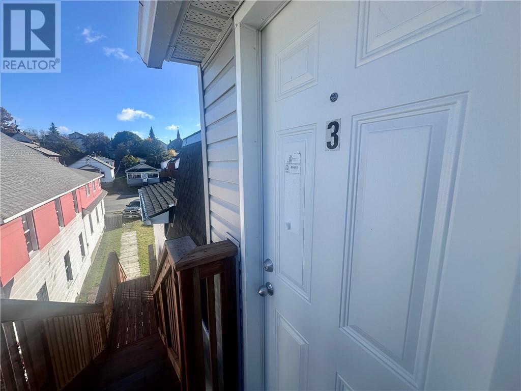 425 Bessie Avenue Unit# 3, Sudbury, Ontario  P3C 4H7 - Photo 2 - 2125319